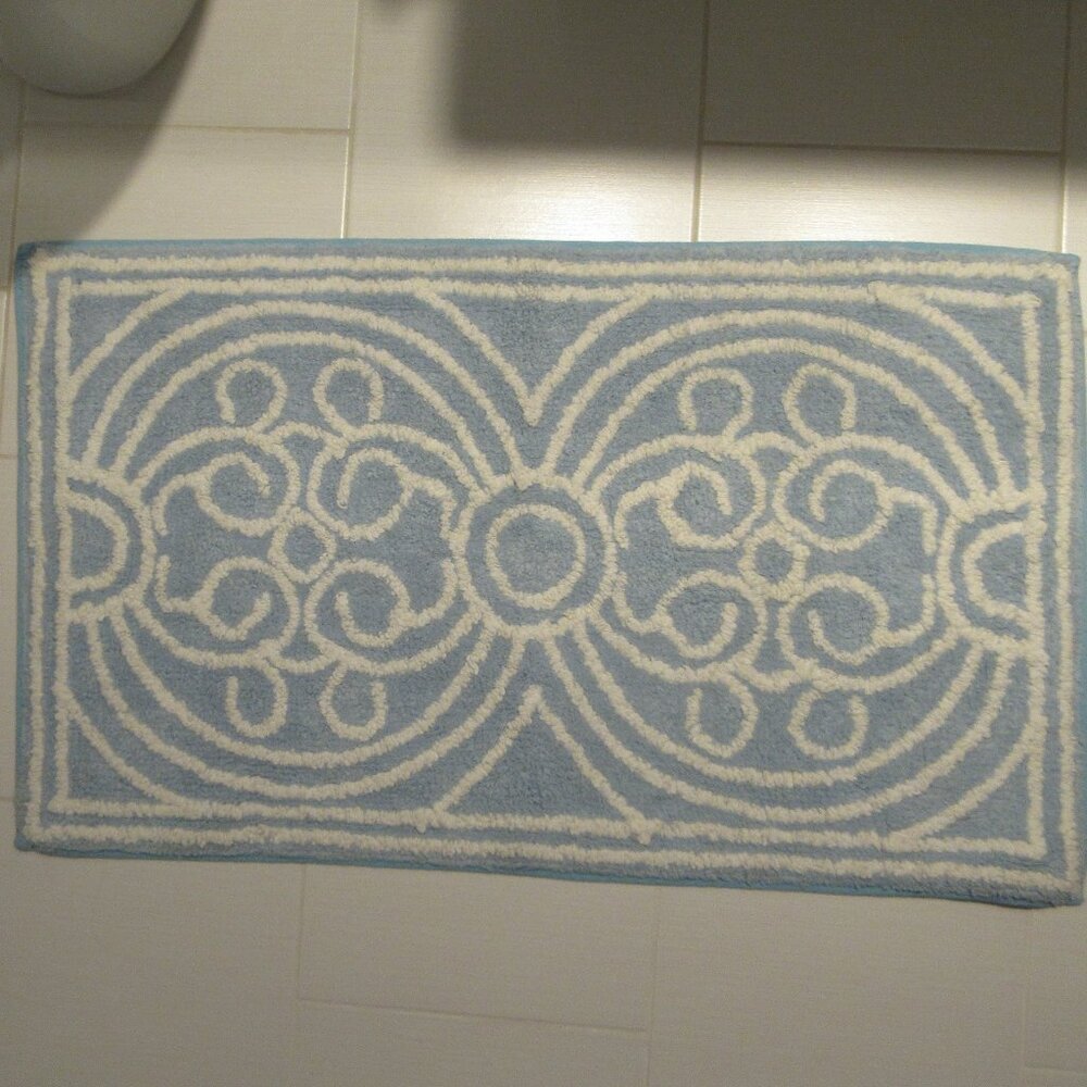 Raj Tufted Cotton Bathroom Mat Area Rug 21" x 34" NEW Sample Blue White